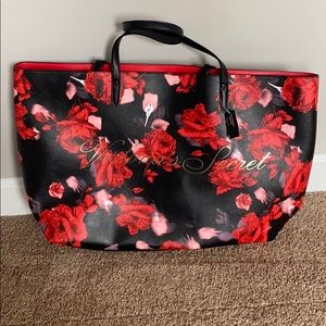 2019 VS Holiday Tote